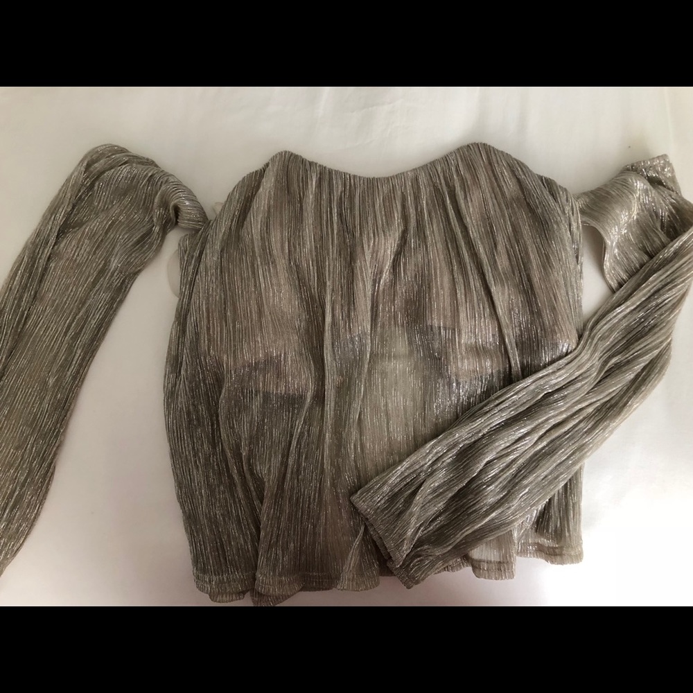 Off the shoulder structured silver/gold top